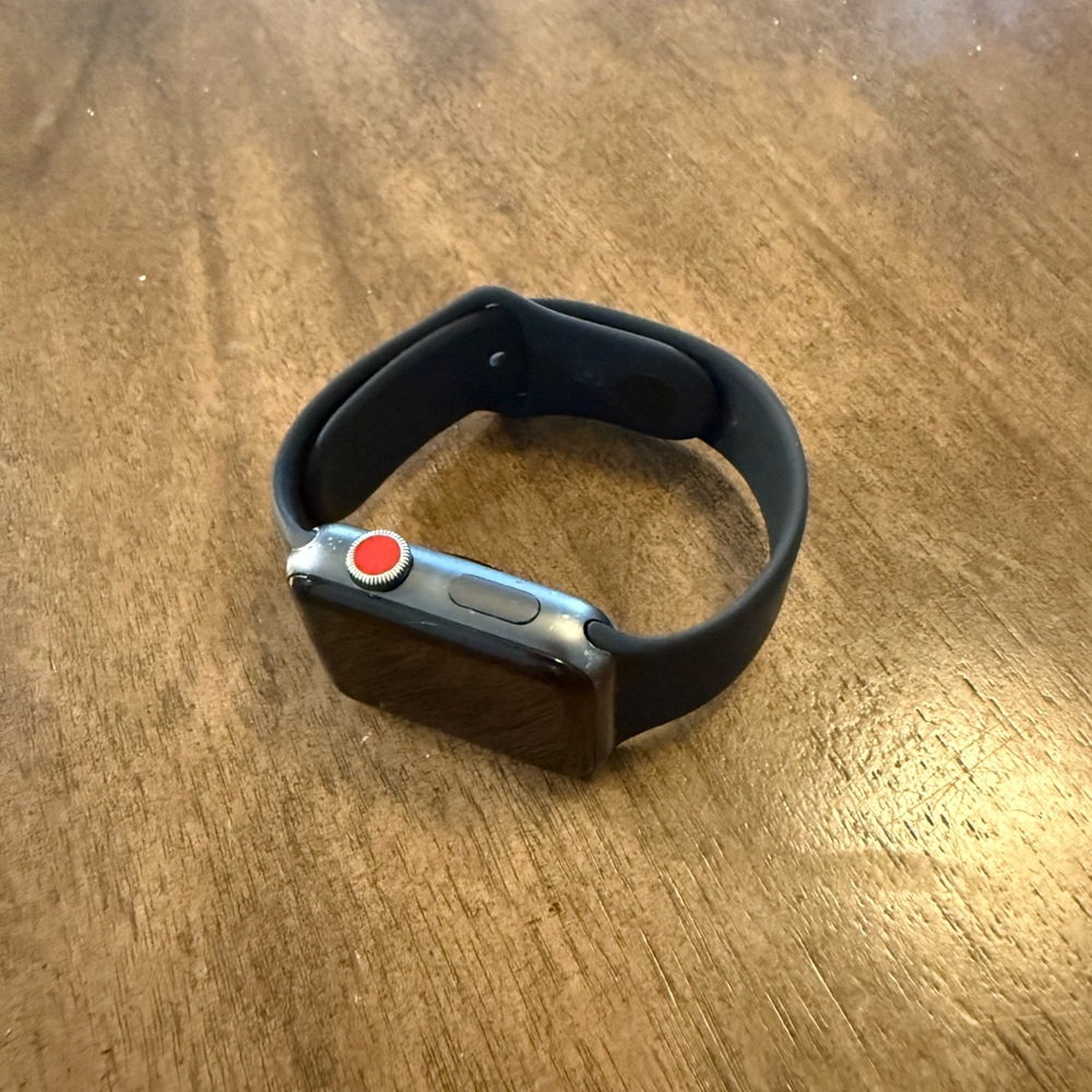 Apple Watch - Picture 3 of 3